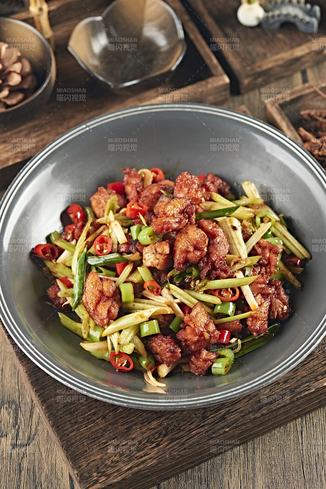 爆辣鸡里蹦图片