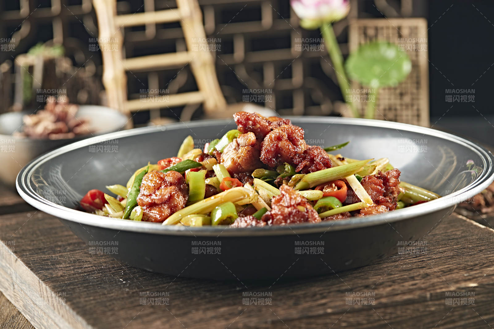 爆辣鸡里蹦图片