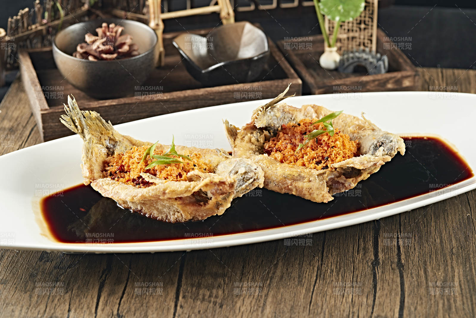 油炸金盏野生高背鲫鱼图片