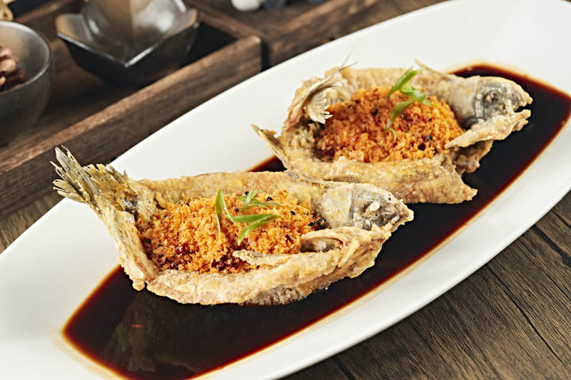 油炸金盏野生高背鲫鱼图片