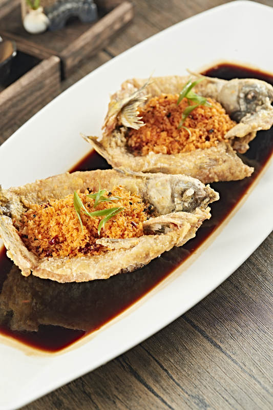 油炸金盏野生高背鲫鱼图片