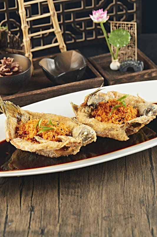 油炸金盏野生高背鲫鱼图片