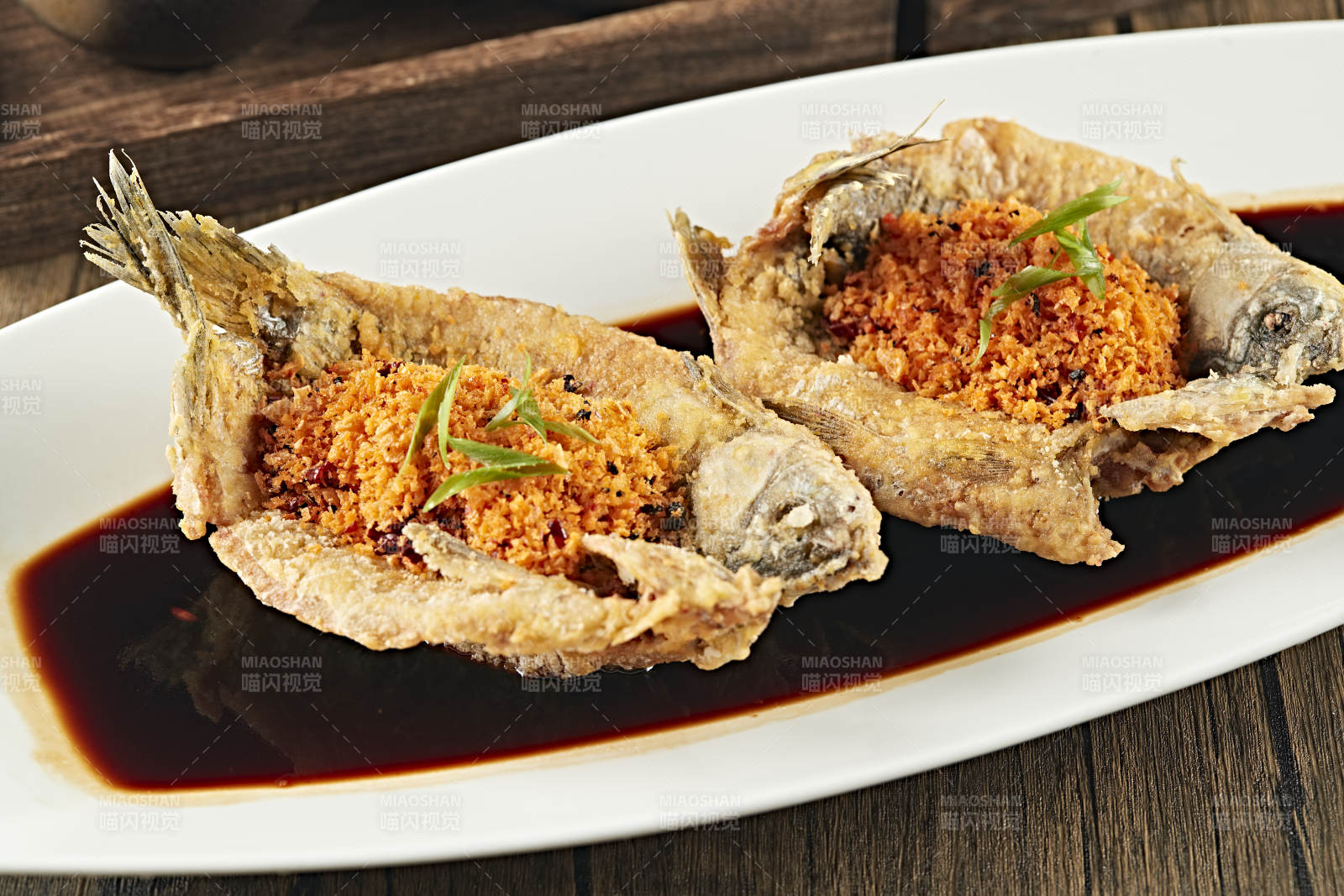 油炸金盏野生高背鲫鱼图片