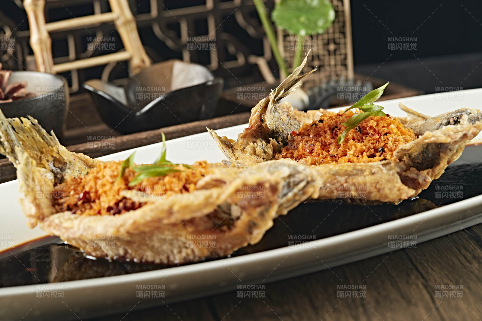 油炸金盏野生高背鲫鱼图片