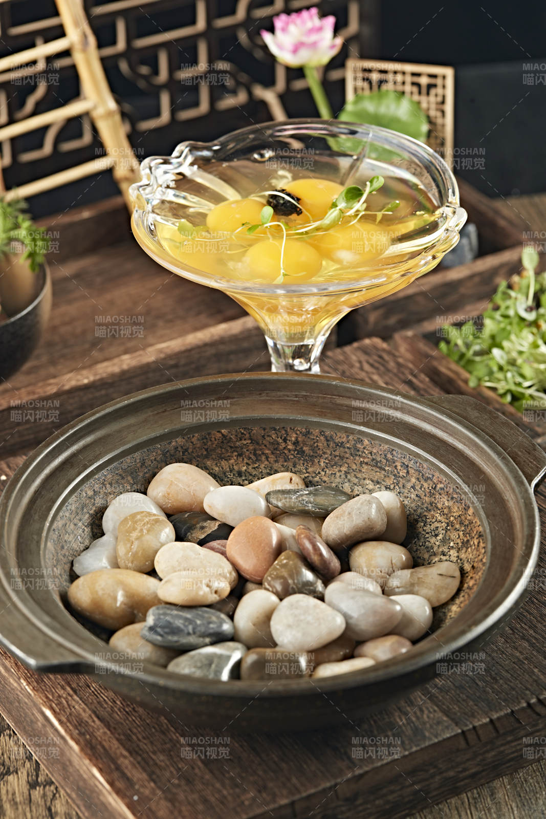 创意美食鸡蛋碰石头图片