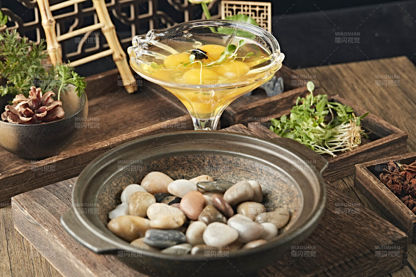 创意美食鸡蛋碰石头图片