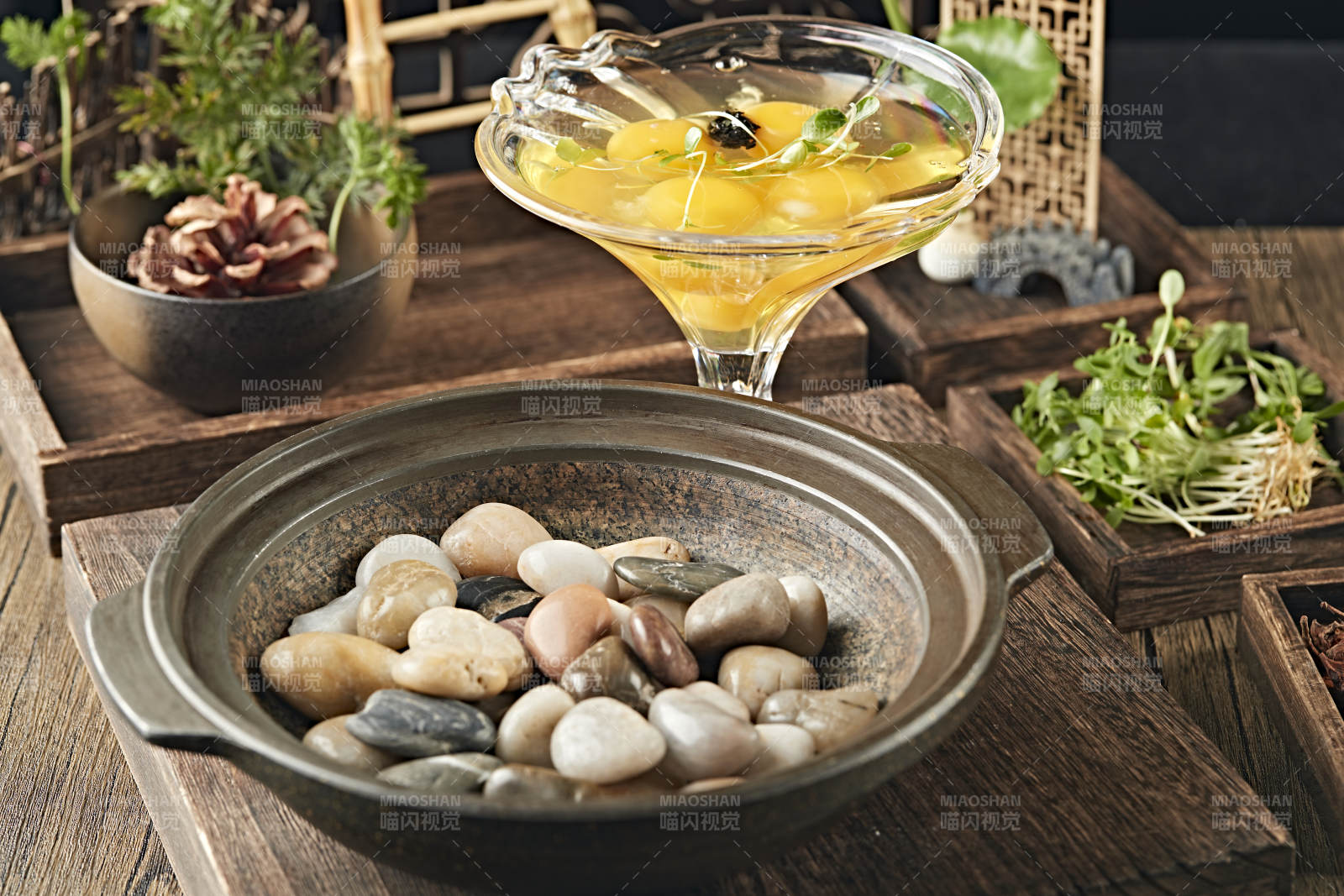 创意美食鸡蛋碰石头图片