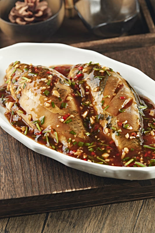 红烧浇汁野生高背鲫鱼图片