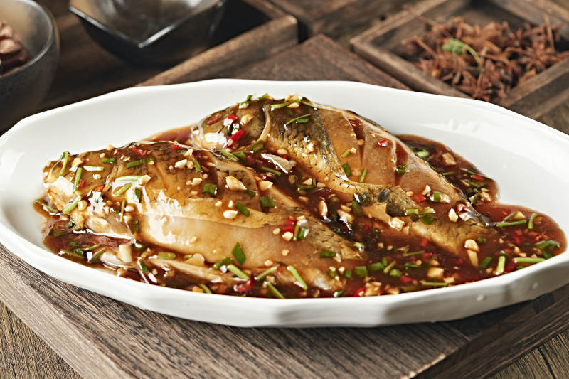 红烧浇汁野生高背鲫鱼图片