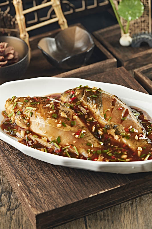 红烧浇汁野生高背鲫鱼图片