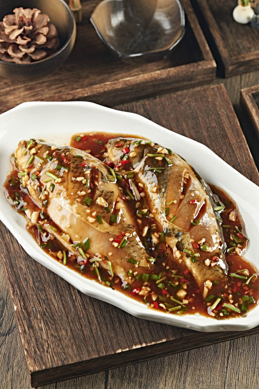 红烧浇汁野生高背鲫鱼图片