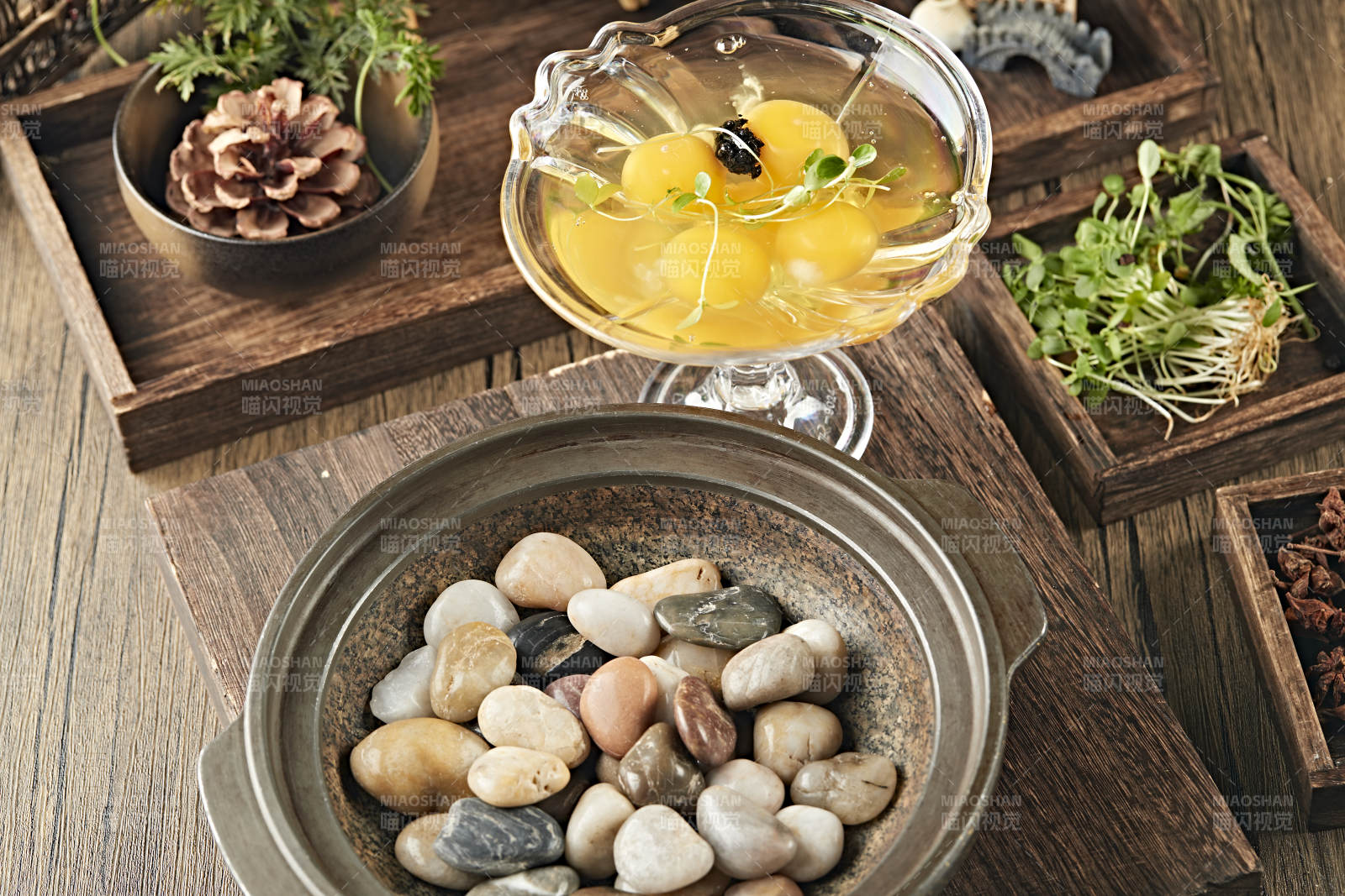 创意美食鸡蛋碰石头图片