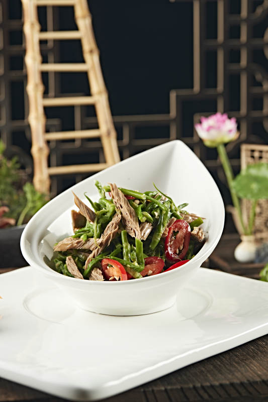 精美凉菜辣椒蕨菜凉拌黑腐竹图片