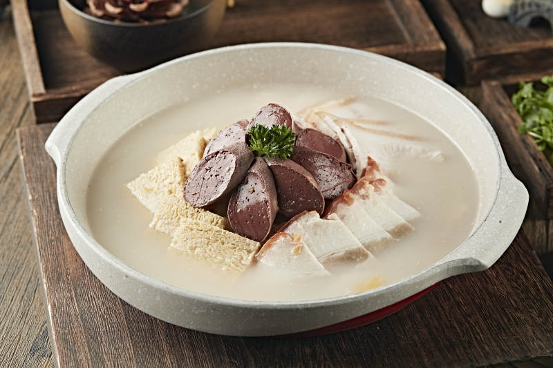 酸菜豆腐白肉煮血肠杀猪菜图片