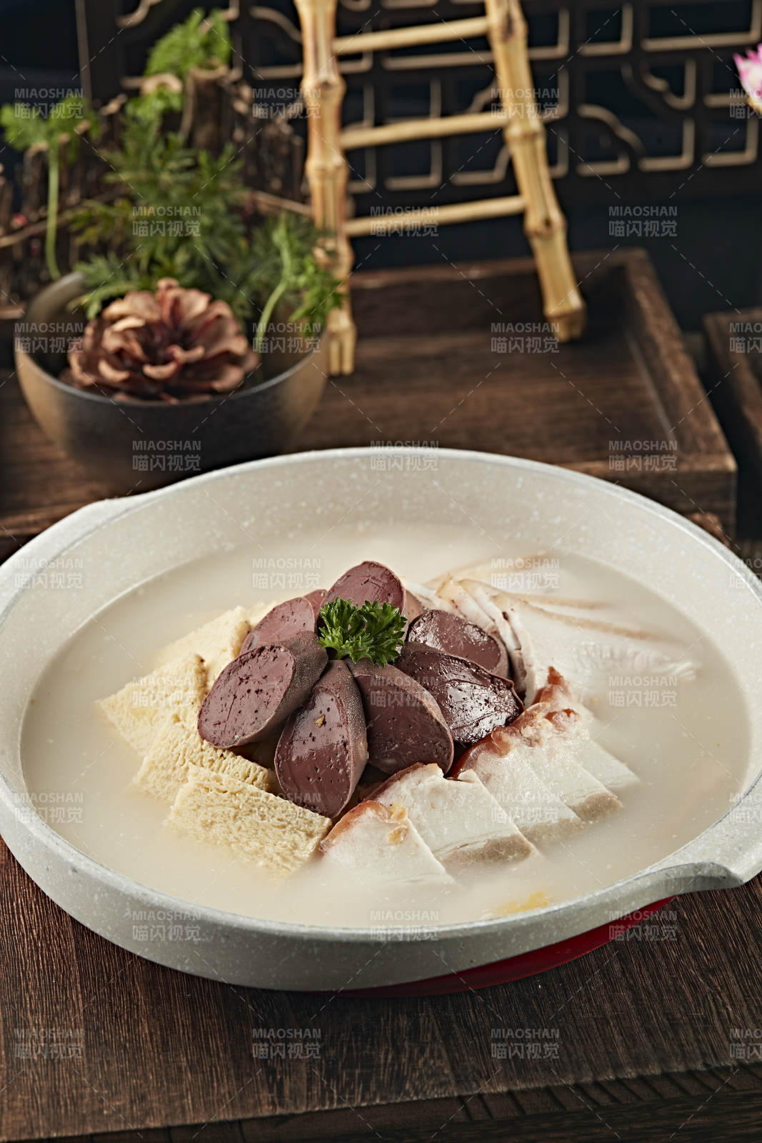 酸菜豆腐白肉煮血肠杀猪菜图片