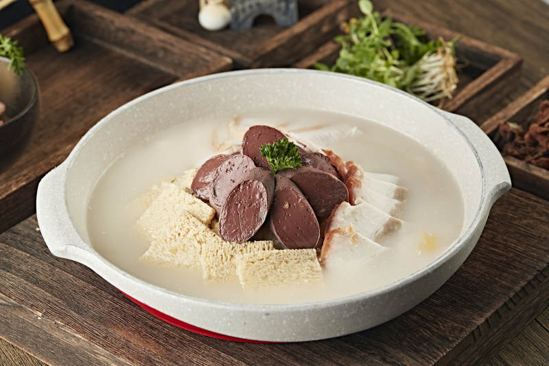 酸菜豆腐白肉煮血肠杀猪菜图片