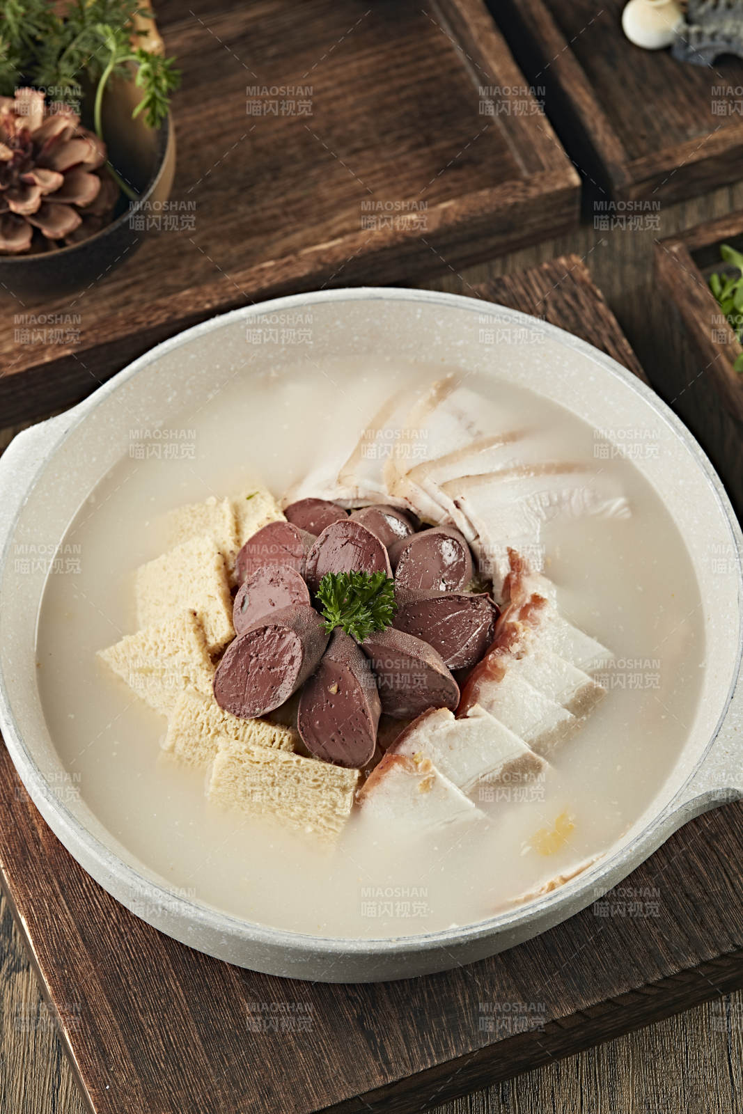 酸菜豆腐白肉煮血肠杀猪菜图片