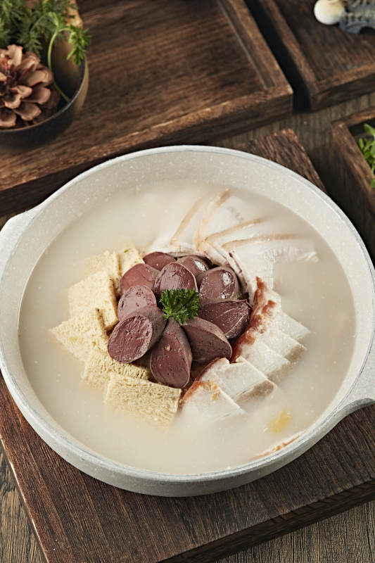 酸菜豆腐白肉煮血肠杀猪菜图片