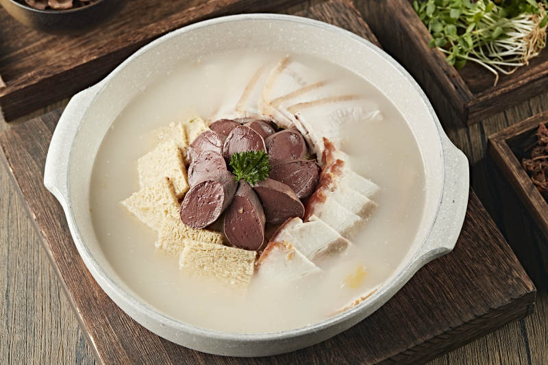 酸菜豆腐白肉煮血肠杀猪菜图片