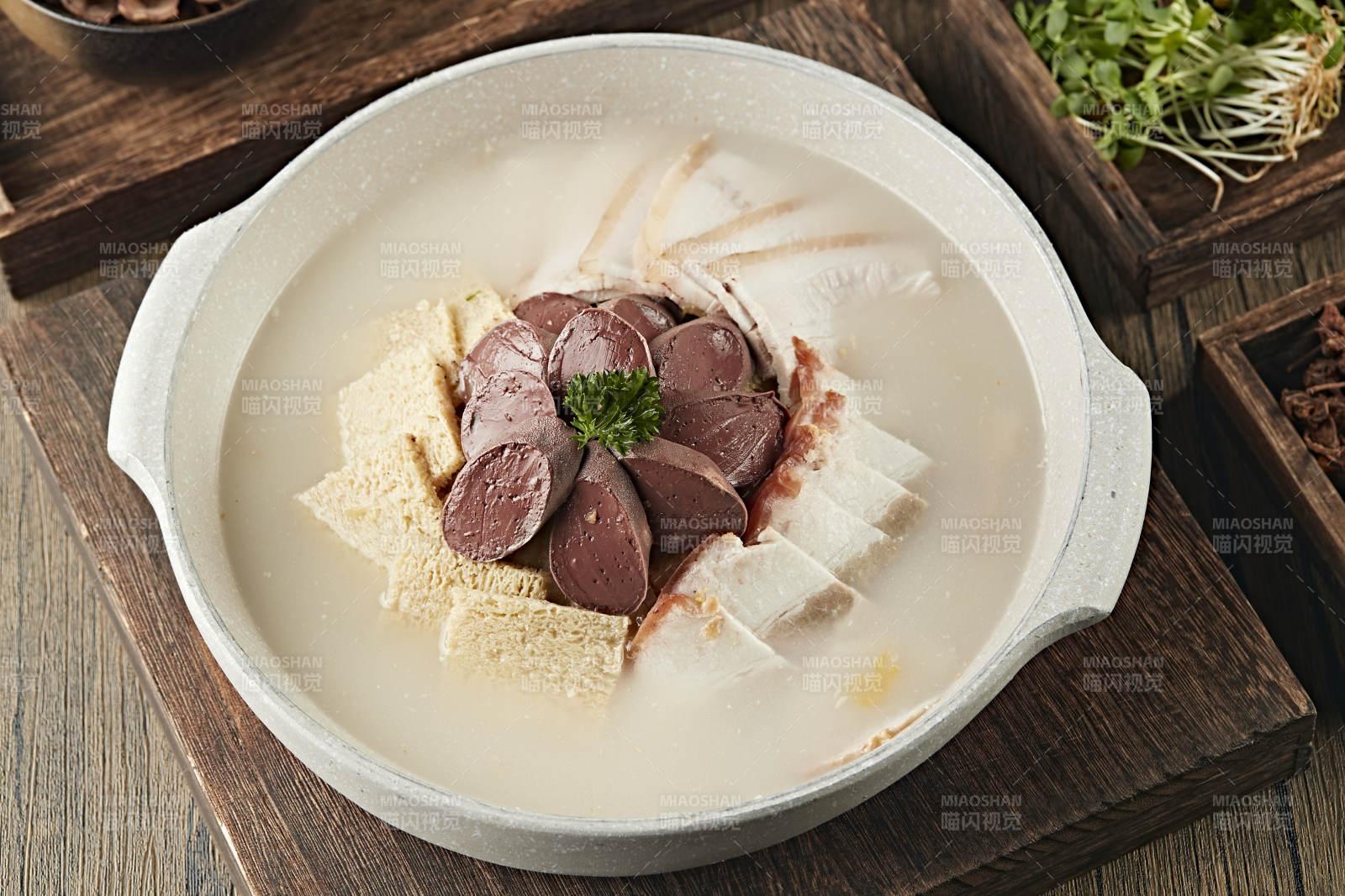 酸菜豆腐白肉煮血肠杀猪菜图片