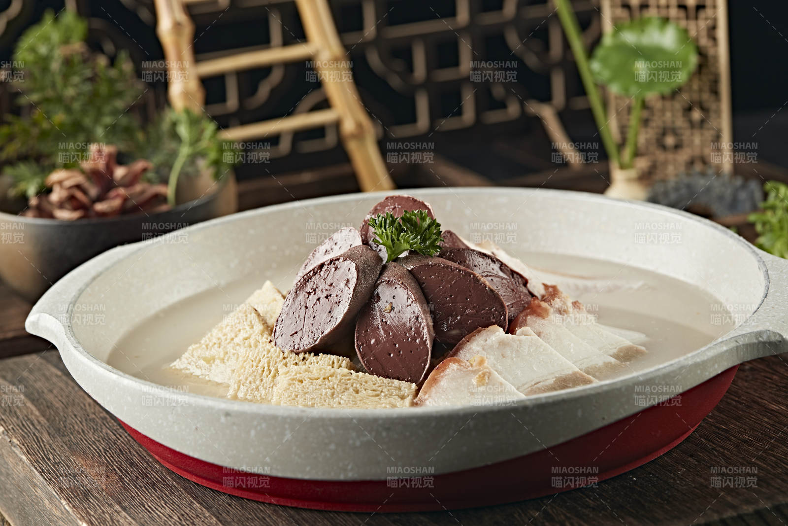 酸菜豆腐白肉煮血肠杀猪菜图片