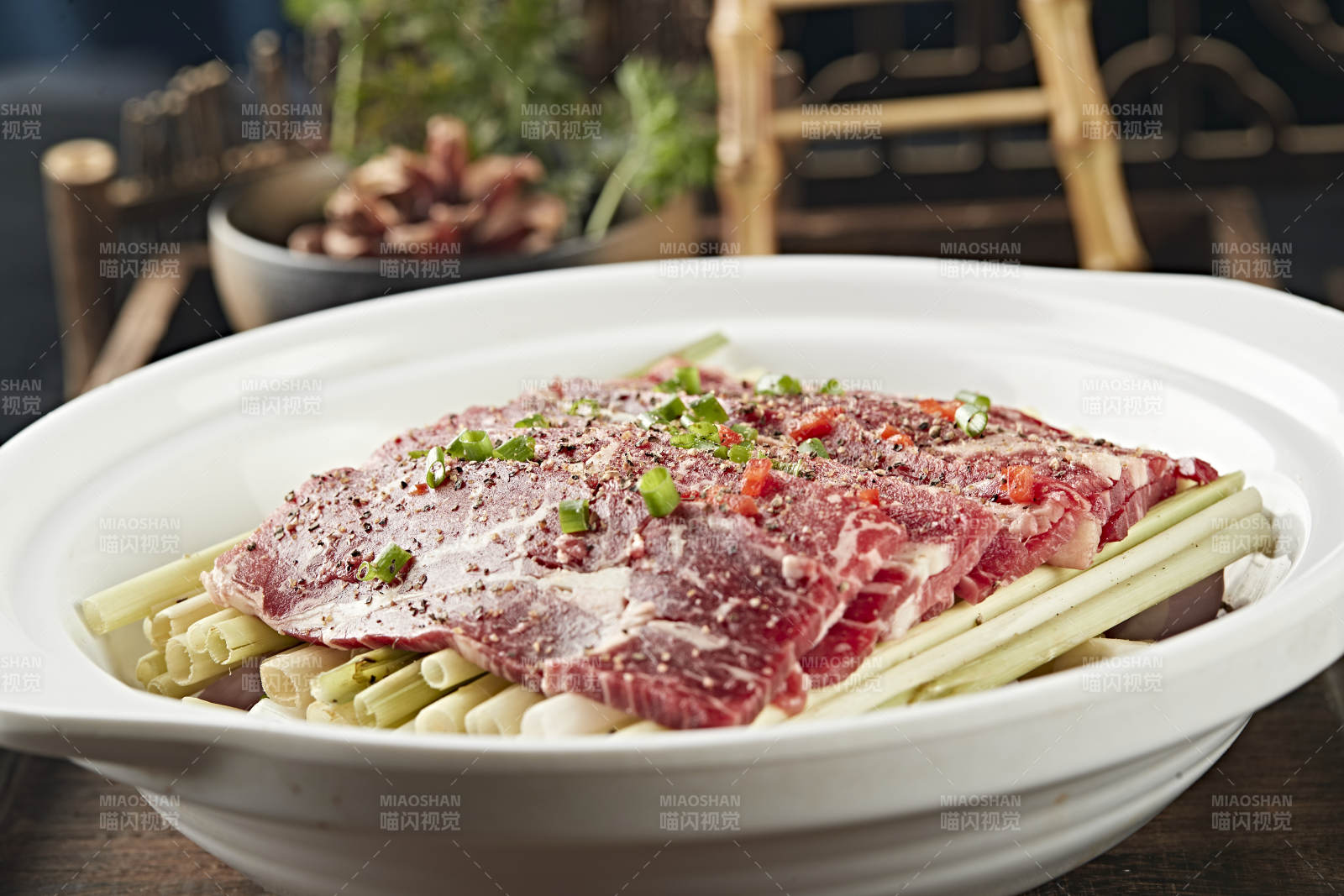 砂锅香茅日式雪花肥牛图片