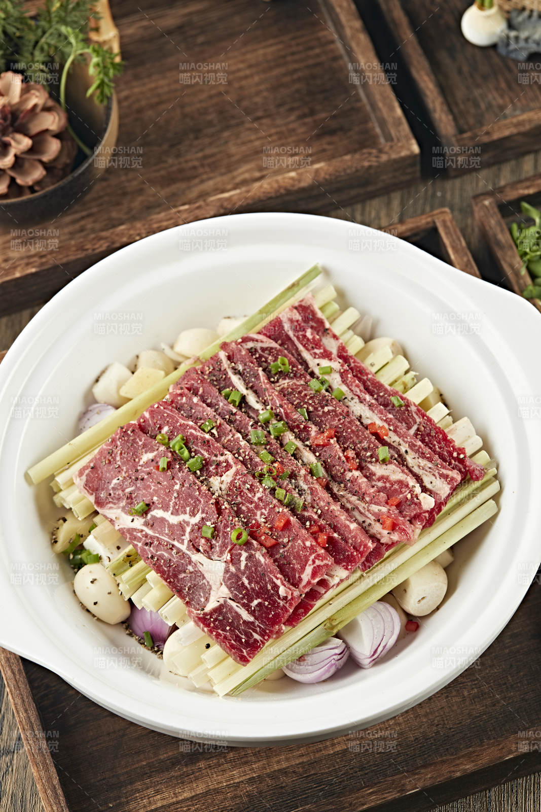 砂锅香茅日式雪花肥牛图片