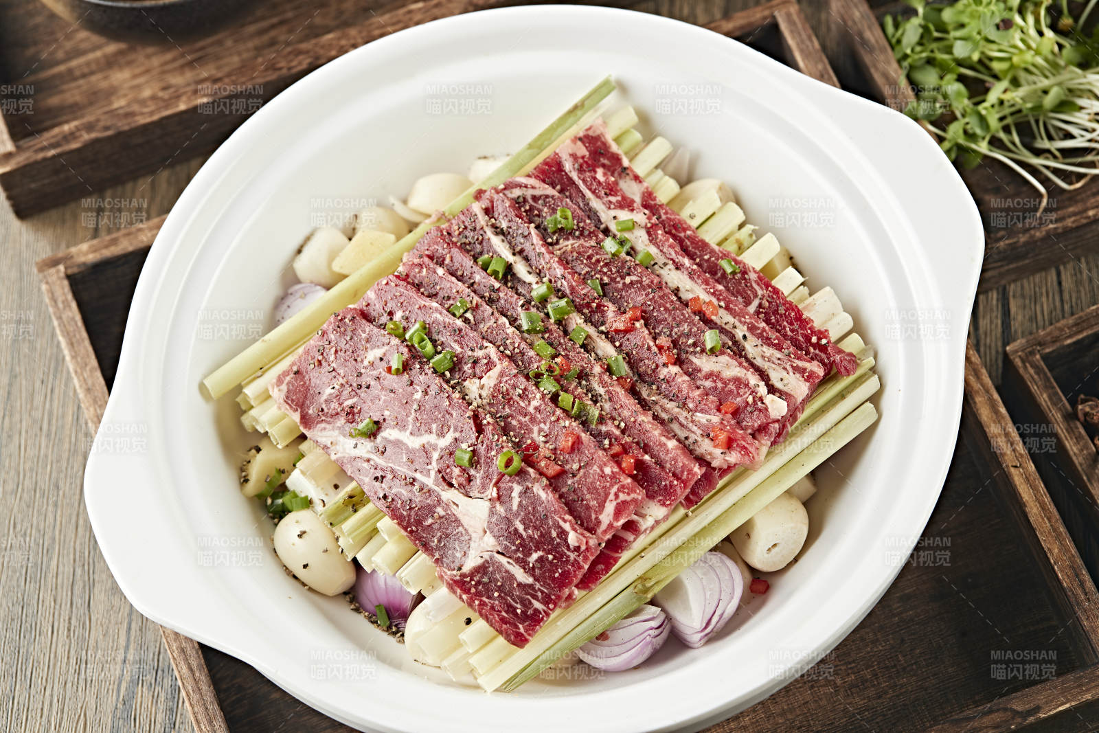 砂锅香茅日式雪花肥牛图片