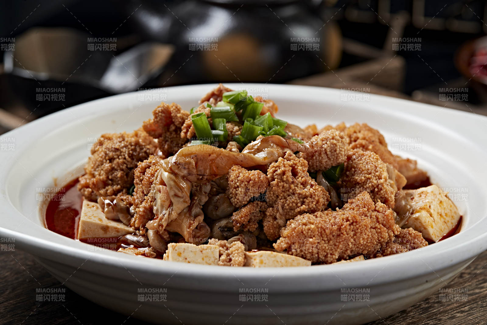 红油辣味炖鱼杂图片