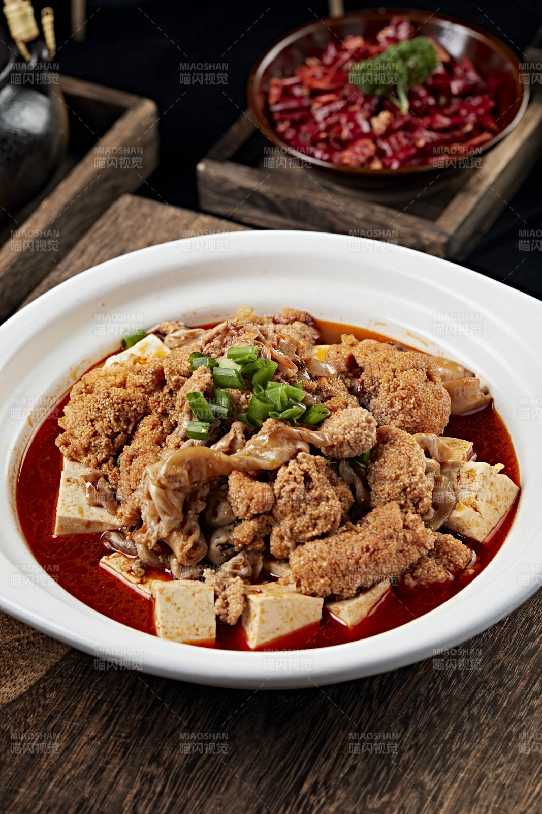 红油辣味炖鱼杂图片