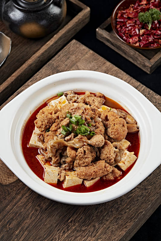 红油辣味炖鱼杂图片