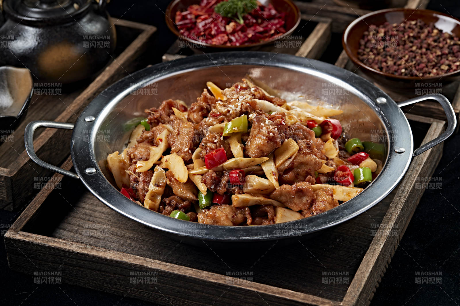 锅仔香辣青笋柴鸡块图片