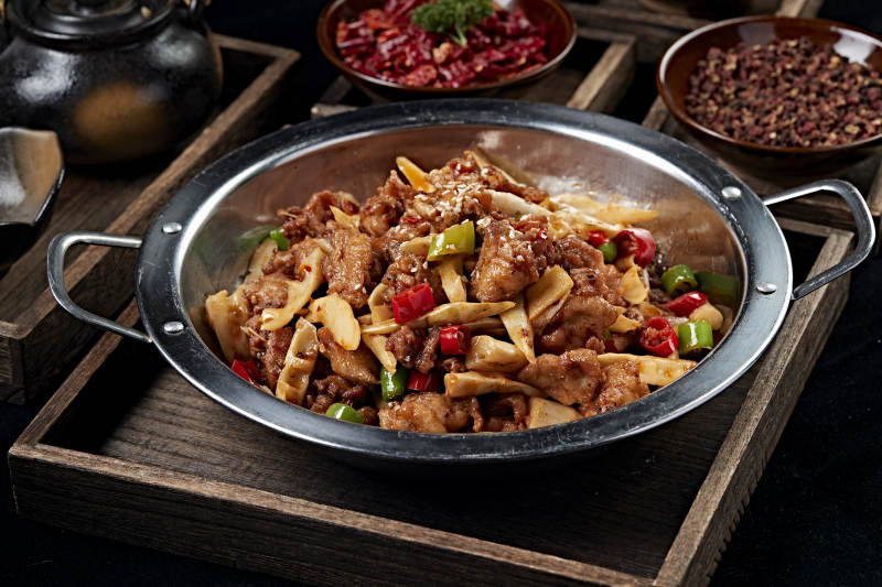 锅仔香辣青笋柴鸡块图片