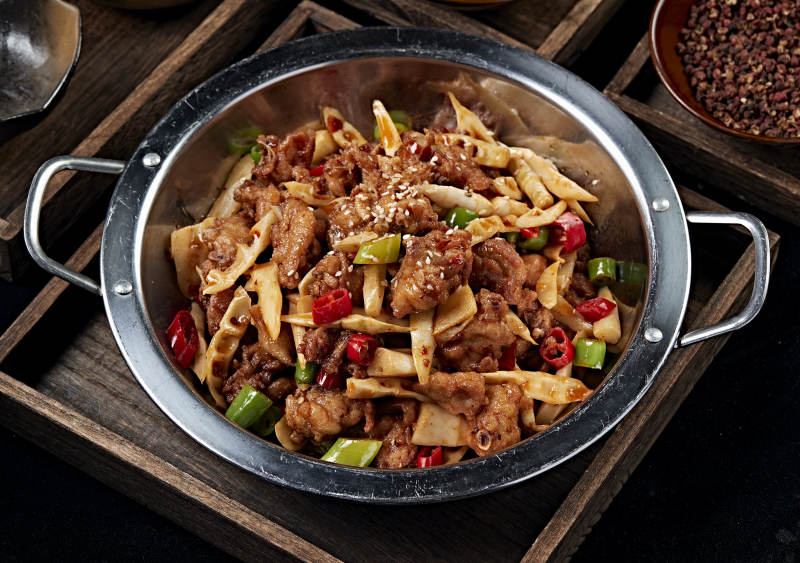 锅仔香辣青笋柴鸡块图片