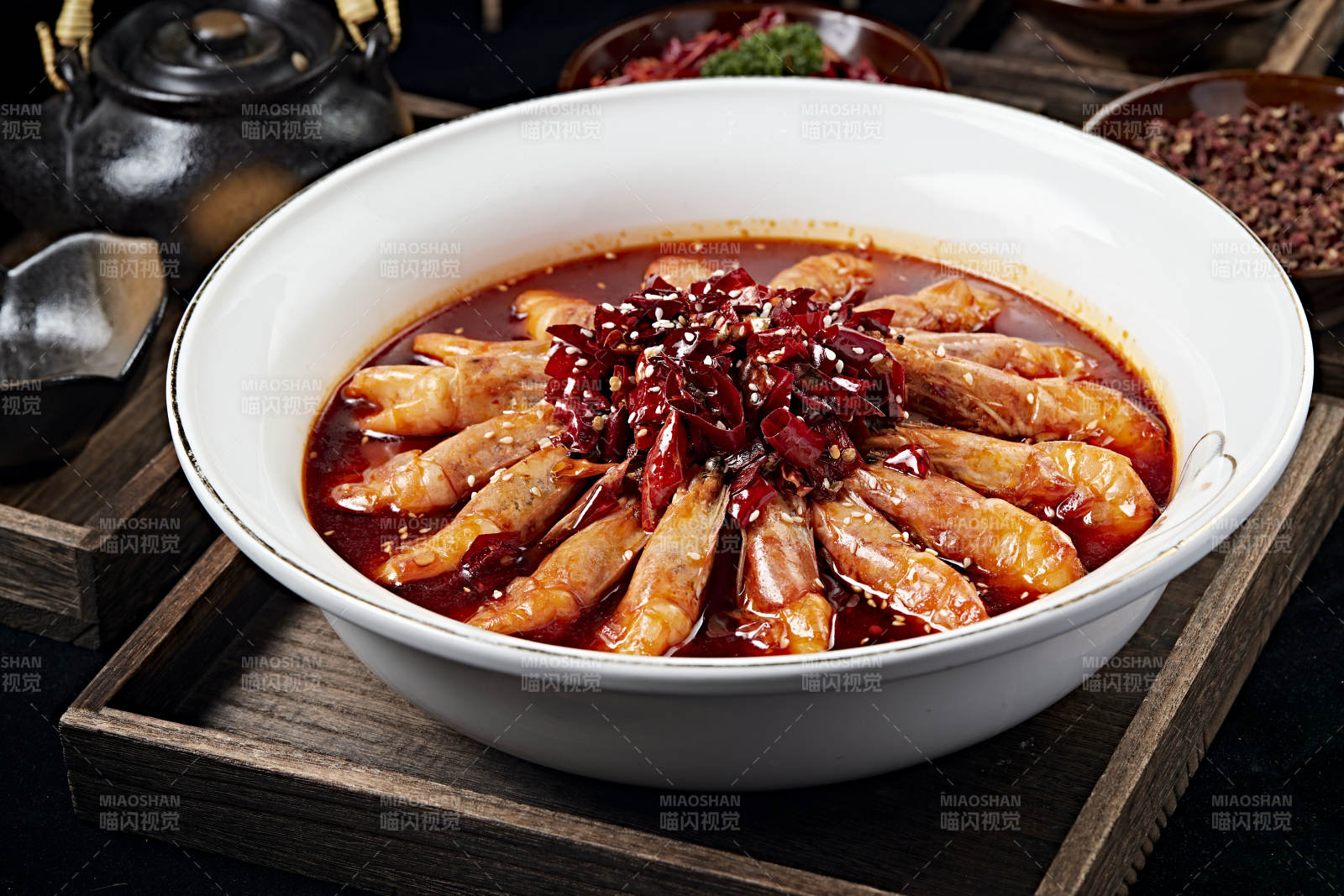 红油香辣大明虾图片