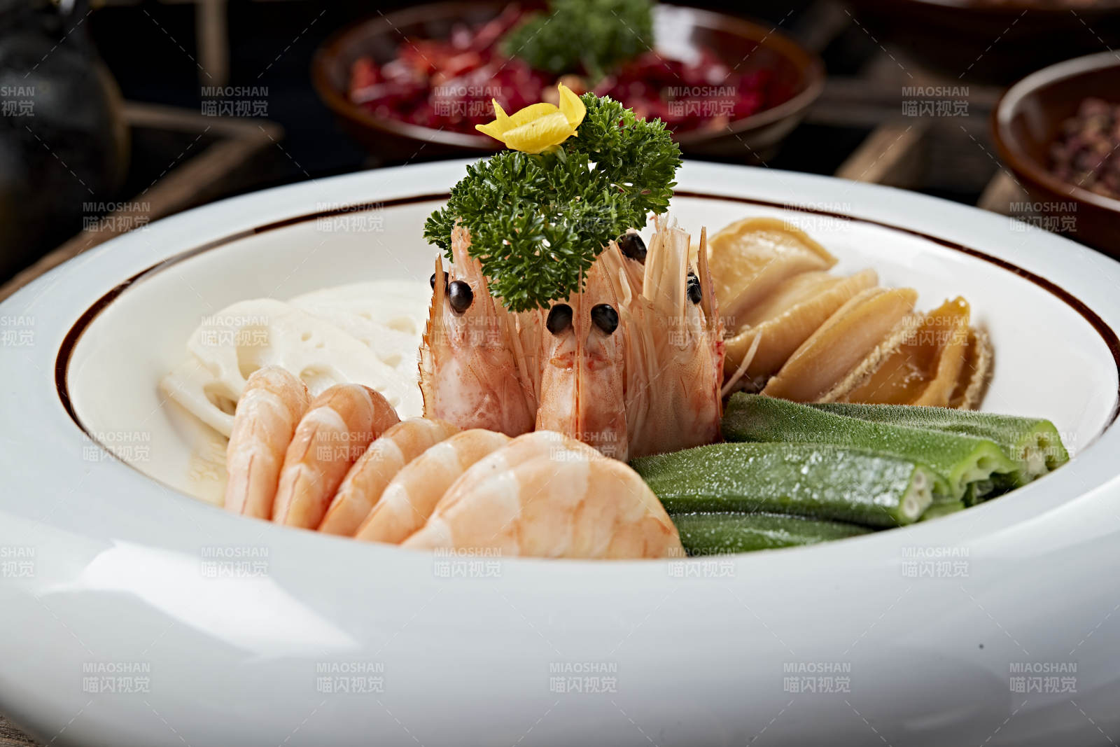 浇汁冷拼藕片鲍鱼明虾秋葵图片