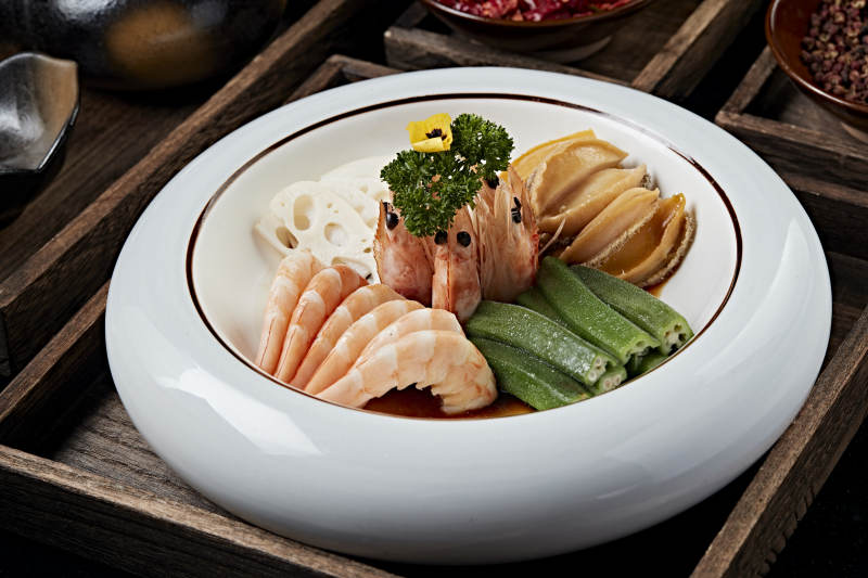 浇汁冷拼藕片鲍鱼明虾秋葵图片