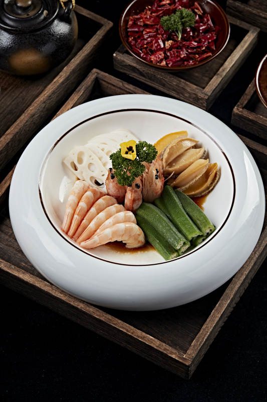 浇汁冷拼藕片鲍鱼明虾秋葵图片