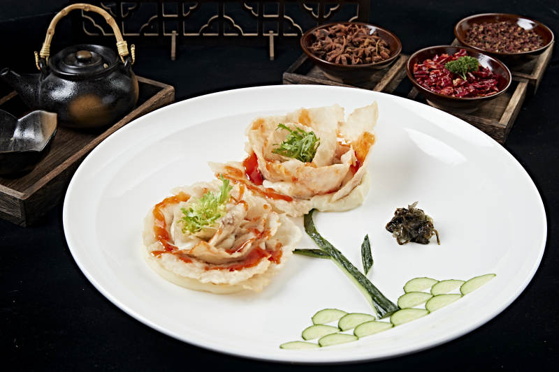 牡丹花造型的茄汁炸熘鱼片图片