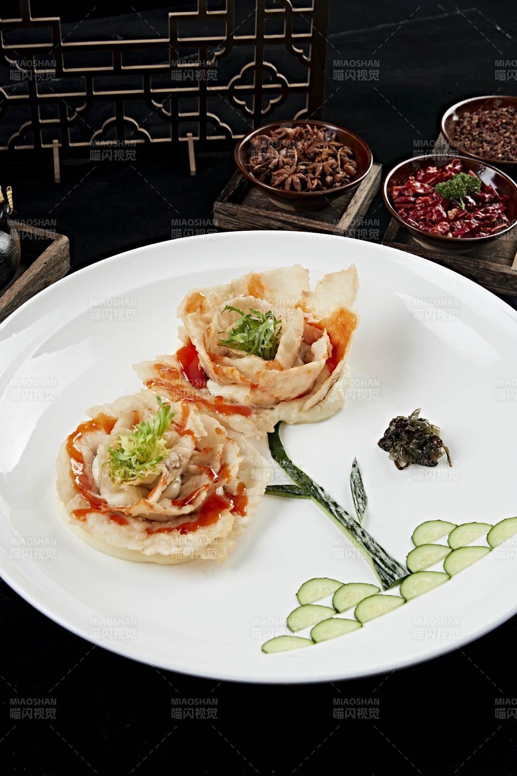 牡丹花造型的茄汁炸熘鱼片图片