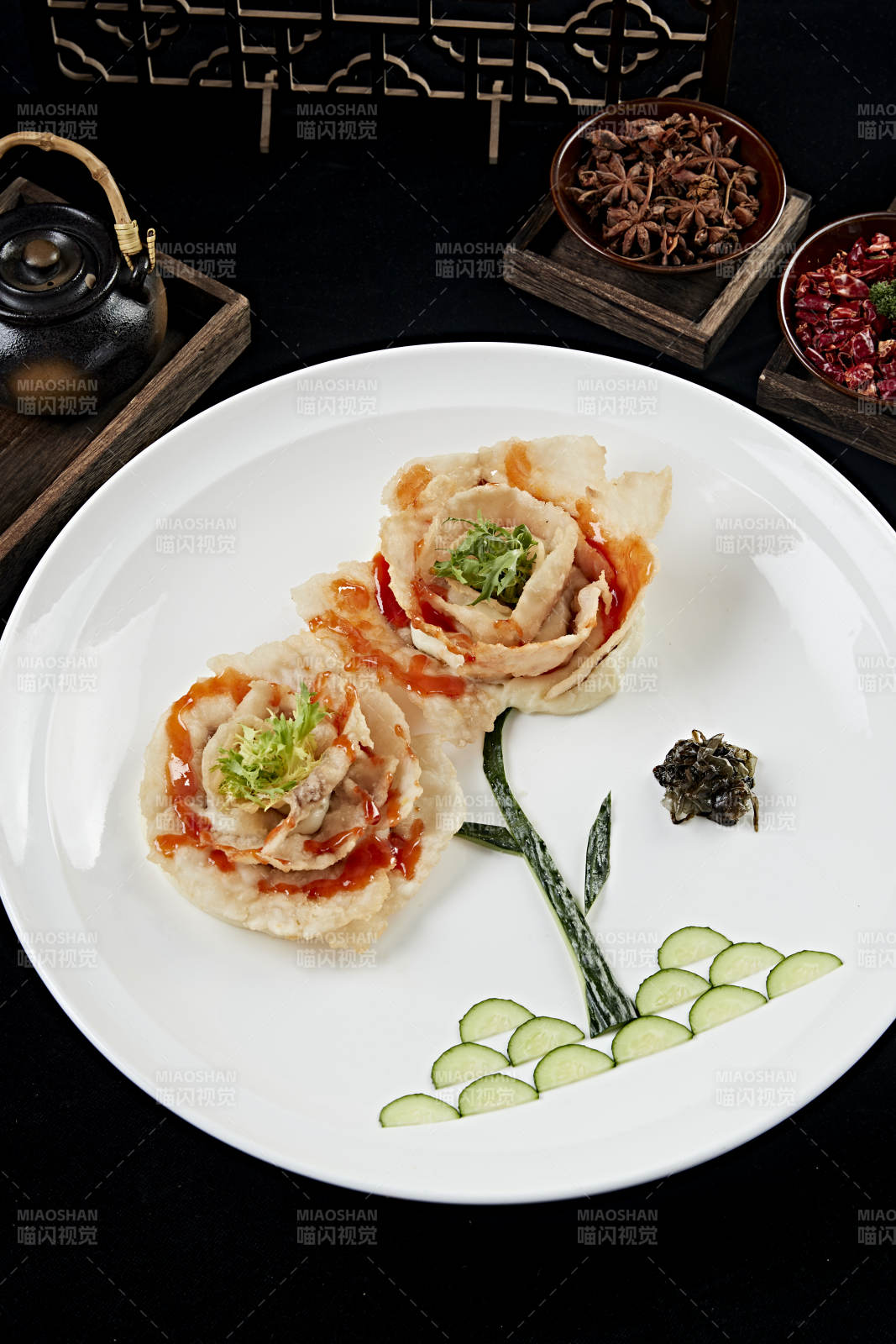 牡丹花造型的茄汁炸熘鱼片图片