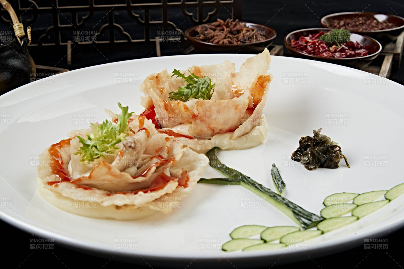 牡丹花造型的茄汁炸熘鱼片图片