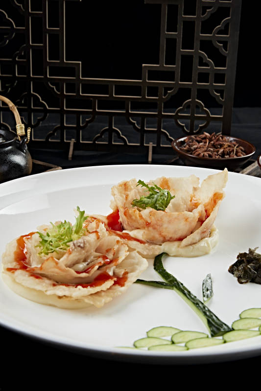 牡丹花造型的茄汁炸熘鱼片图片