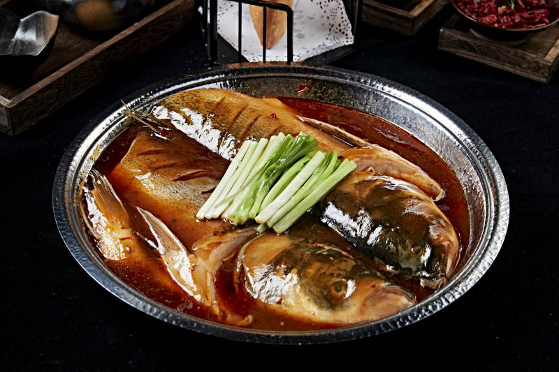 砂锅酱焖大鱼头配油条图片