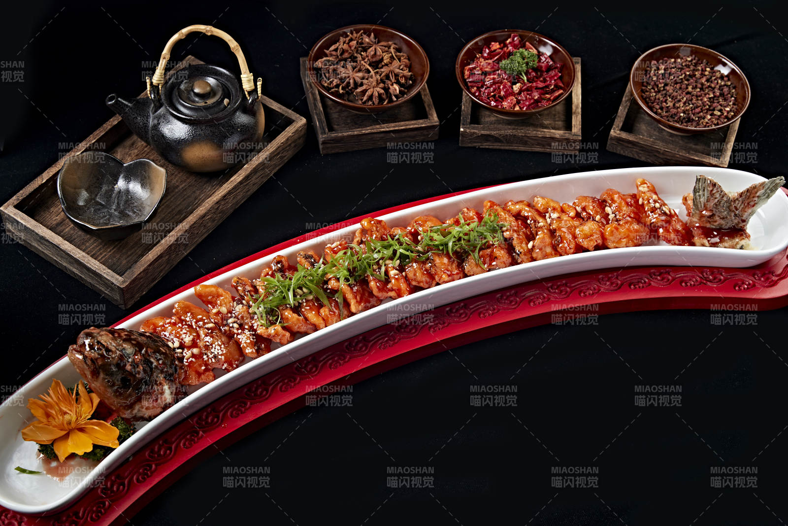 油炸糖醋鲈鱼段图片