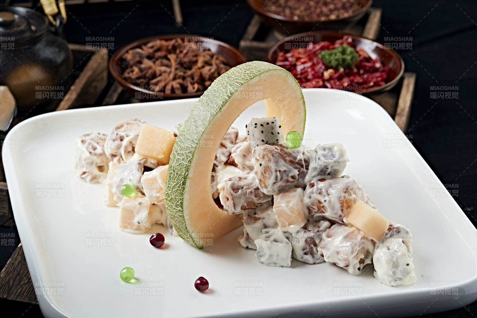 沙拉酱拌哈密瓜牛肉粒图片