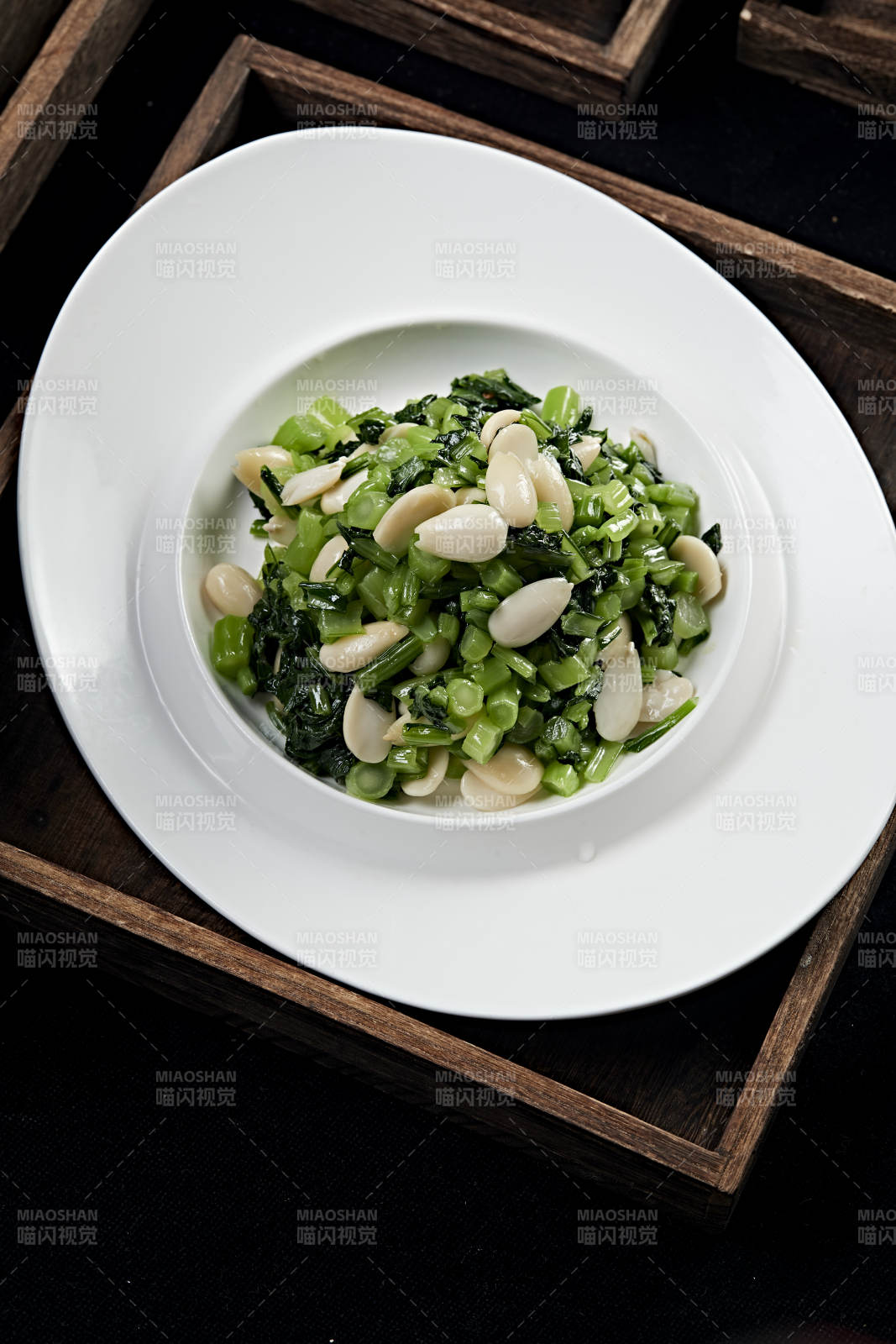 鲜雪里红凉拌水煮巴旦木图片