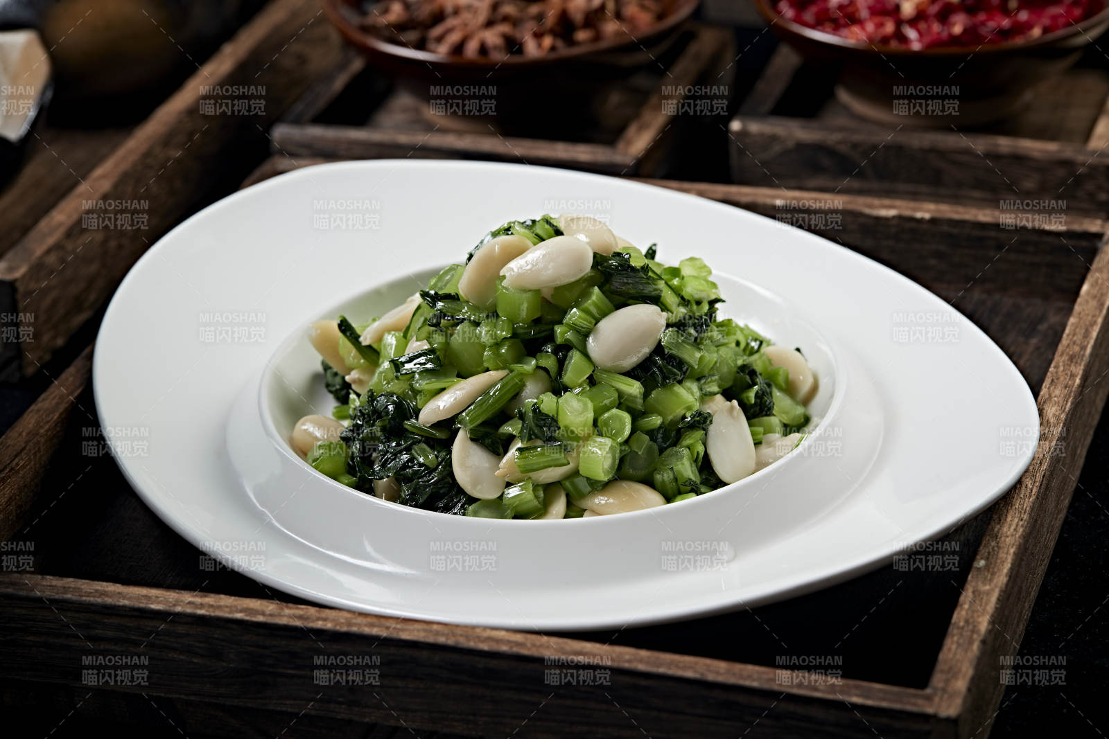 鲜雪里红凉拌水煮巴旦木图片