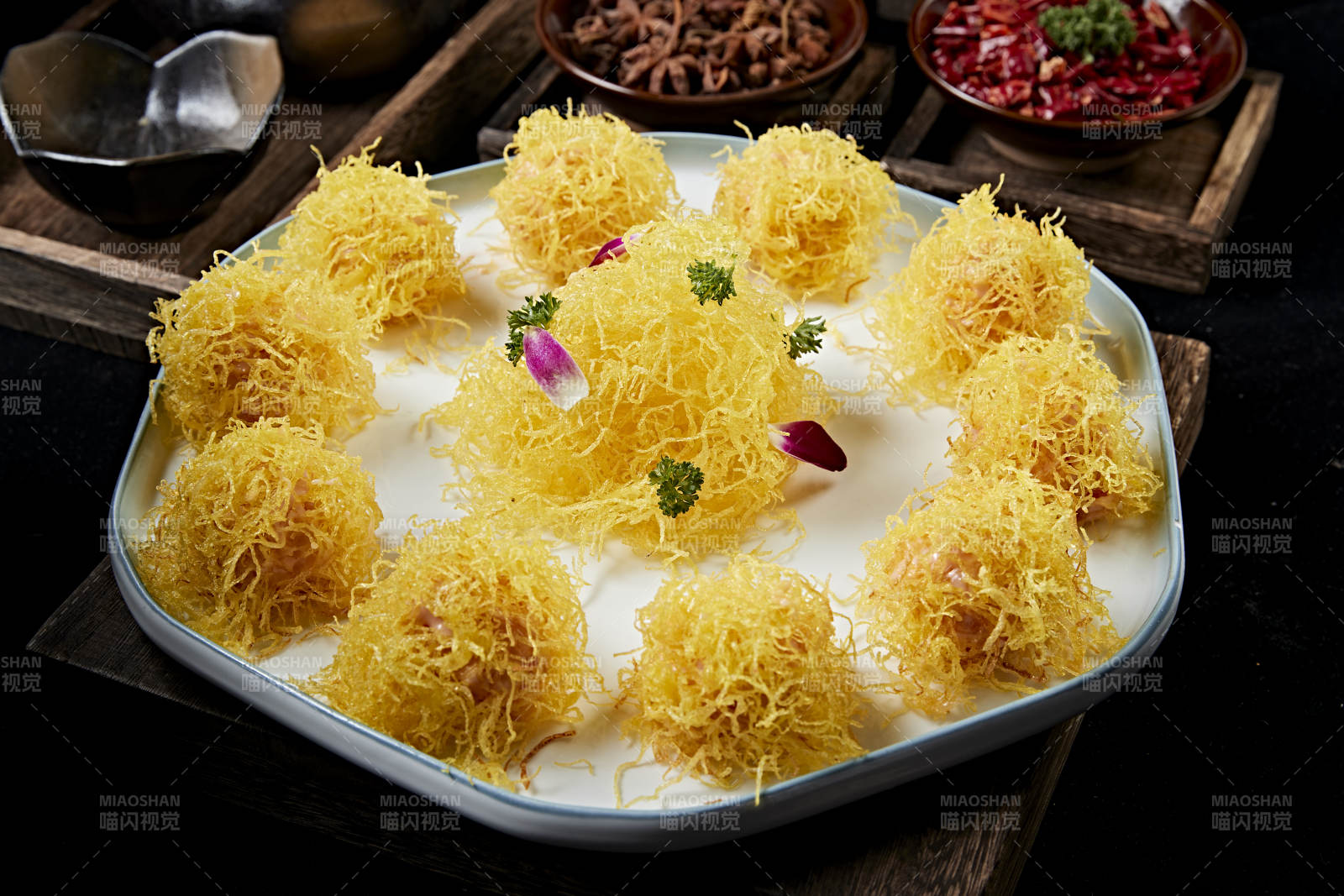 炸金丝大虾球图片