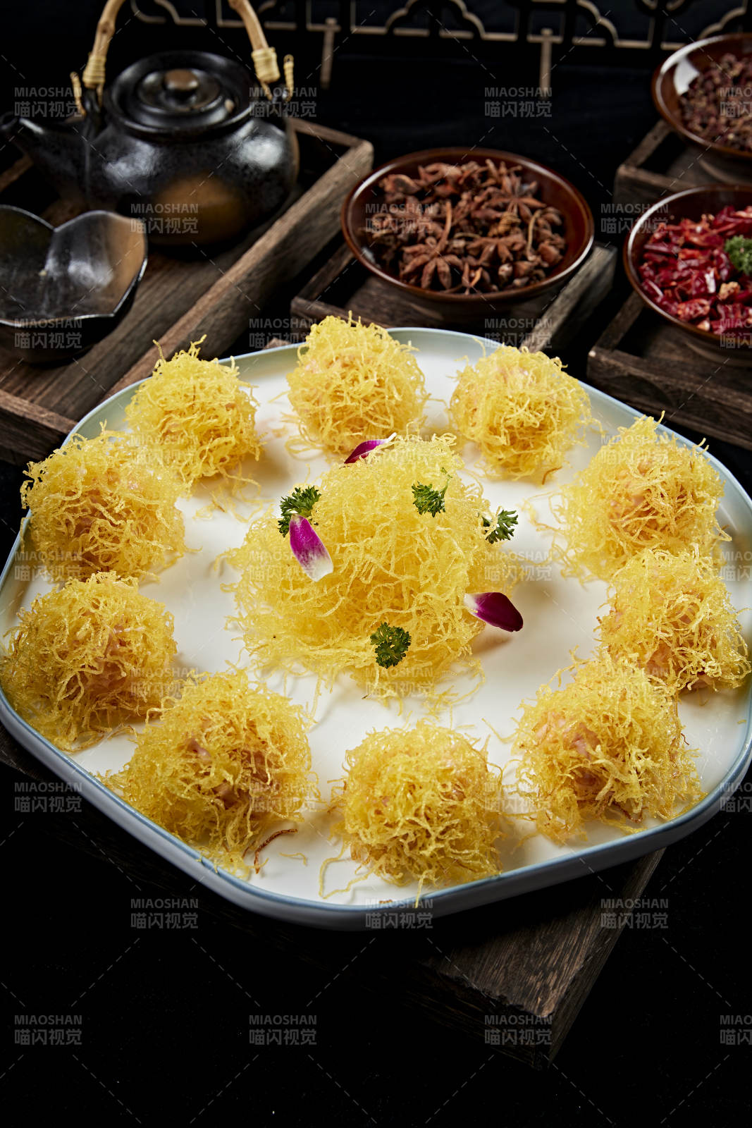 炸金丝大虾球图片